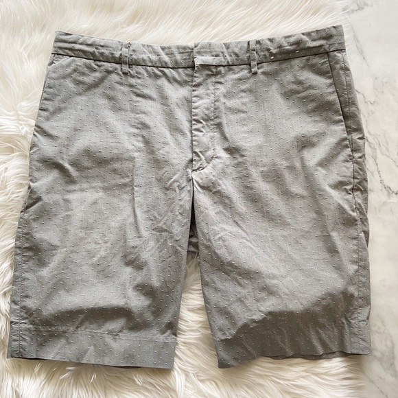 UNIQLO gray dotted shorts - Picture 1 of 5